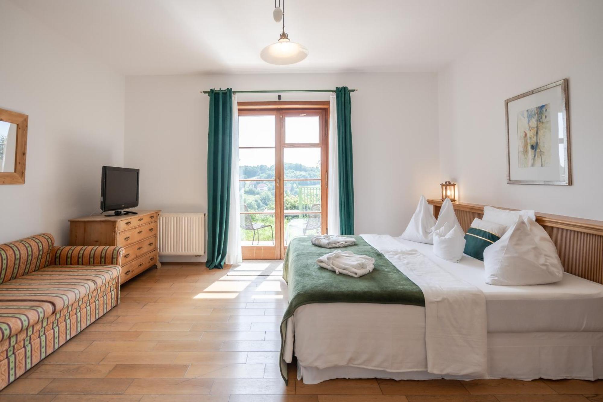 Hotel Roemerstein Fürstenfeld Extérieur photo