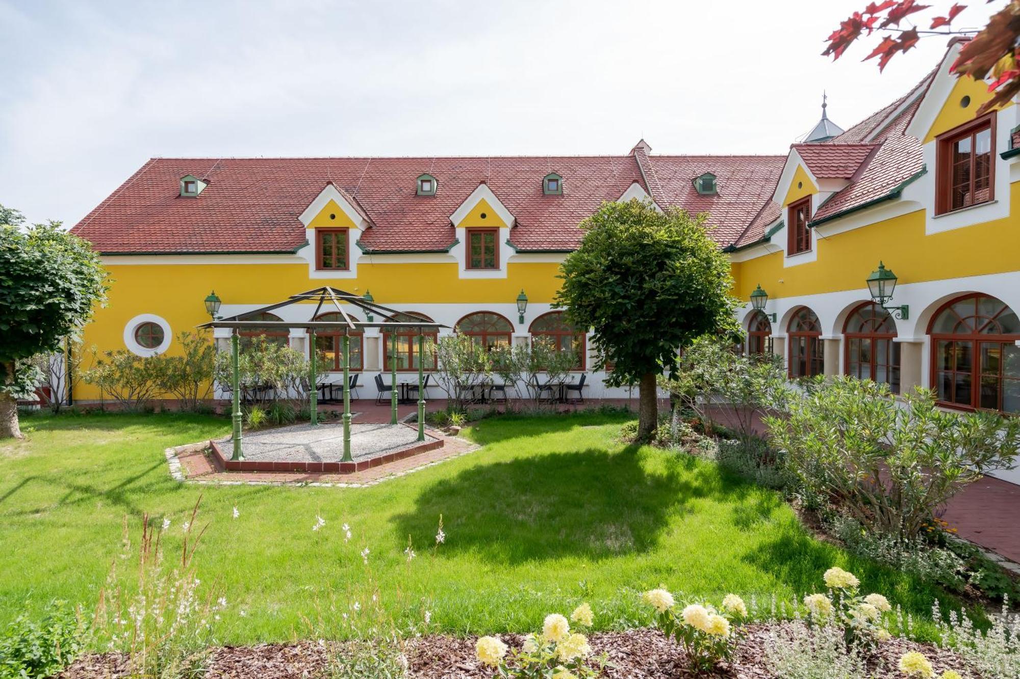 Hotel Roemerstein Fürstenfeld Extérieur photo